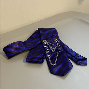 Purple/black striped tie w metal embellishments